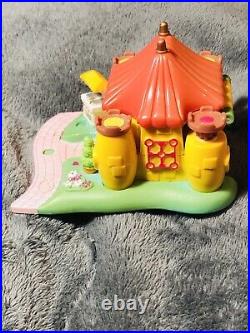 100% Complete (ULTRA RARE) Vintage Polly Pocket Bouncy Castle 1996