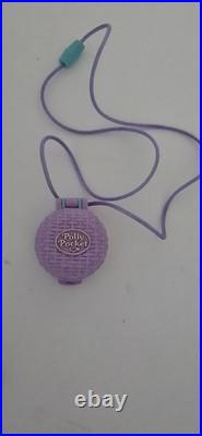 100% Complete vintage 1993 Polly Pocket Fuzzy Bunny Locket 100% Complete vintage 1993 Polly Pocket Fuzzy Bunny Locket