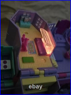 BLUEBIRD Polly Pocket Magical Mansion working lights with figures