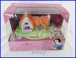 Disney 2001 Polly Pocket Snow White & The Seven Dwarfs Light up Cottage SEALED
