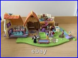 Disney Vintage Polly Pocket Bluebird 1995 Snow White's Cottage COMPLETE