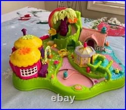 Large lot- 11 Vintage Polly Pockets Pollyville Houses and Playsets