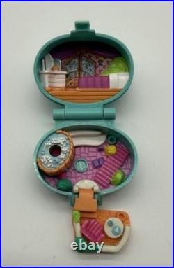 Polly Pocket Vtg 1996 Summer Villa Blue Compact & Umbrella