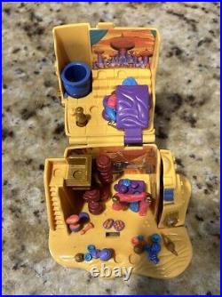 Polly pocket vintage 90s Lot With 6 Figures