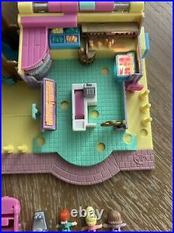 Rare Vintage Bluebird Polly Pocket 1995 Light-Up Supermarket with dolls, pink