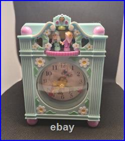 This beautiful vintage piece is the Funtime Clock from Polly Pocket. 4 Dolls