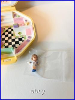 VINTAGE LOT OF 9 BLUEBIRD Polly Pocket Sets with 4 Figures compacts 1989-90 Read