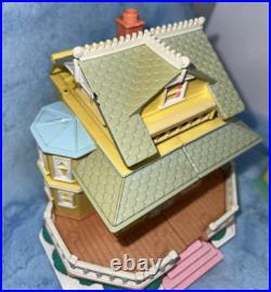 VTG Bluebird Polly Pocket Lot Of 8 Doll figures plus 5 Houses and 1 Compact VTG Bluebird Polly Pocket Lot Of 8 Doll figures plus 5 Houses and 1 Compact