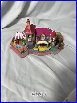 Vintage 1994 Polly Pocket Light-Up Magical Mansion Missing 1 Figure 99% Complete