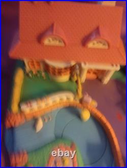 Vintage 1996 Polly Pocket Polly's Magical Movin' Pollyville Boutique Playset Vintage 1996 Polly Pocket Polly's Magical Movin' Pollyville Boutique Playset