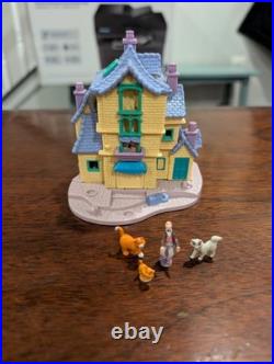 Vintage 1996 Polly Pocket The Aristocats House + 4 Figures NEARLY COMPLETE