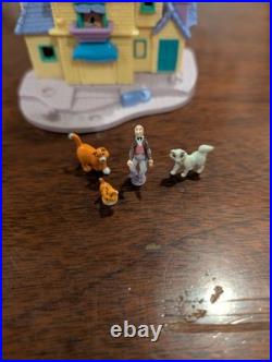 Vintage 1996 Polly Pocket The Aristocats House + 4 Figures NEARLY COMPLETE