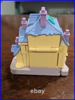 Vintage 1996 Polly Pocket The Aristocats House + 4 Figures NEARLY COMPLETE
