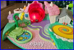 Vintage 2001 Mattel Wizard of Oz Emerald City Polly Pocket Playset New Figures Vintage 2001 Mattel Wizard of Oz Emerald City Polly Pocket Playset New Figures
