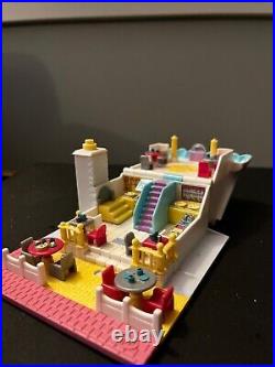 Vintage Bluebird 1993 Polly Pocket Pollyville Pizzeria Pizza Playset no People