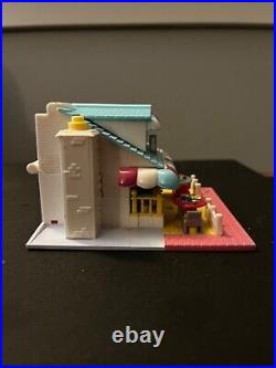 Vintage Bluebird 1993 Polly Pocket Pollyville Pizzeria Pizza Playset no People