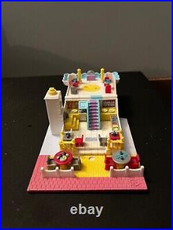 Vintage Bluebird 1993 Polly Pocket Pollyville Pizzeria Pizza Playset no People