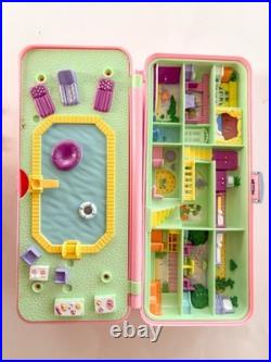 Vintage Bluebird Polly Pocket 1989 Pool Party Compact 8 figurines 3 umbrellas