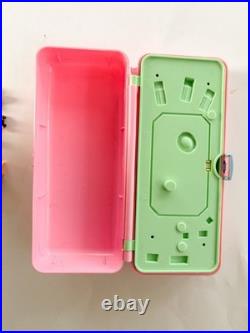 Vintage Bluebird Polly Pocket 1989 Pool Party Compact 8 figurines 3 umbrellas