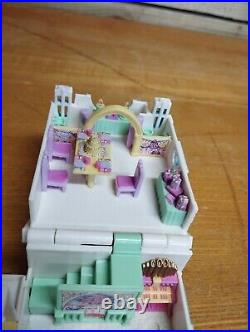 Vintage Bluebird Polly Pocket 90s Wedding Chapel RARE White Variant + 3 Figures