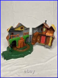 Vintage Polly Pocket Harry Potter Hogwarts Castle & 5 Other Playsrts With Figures