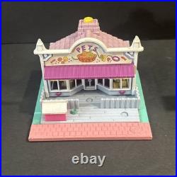 Vintage Polly Pocket Miniature Houses And Compacts Lot Of 11 Plus 7 Figures