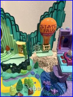 Vintage WIZARD of OZ Polly Pocket Playset Emerald City complete with mini figures