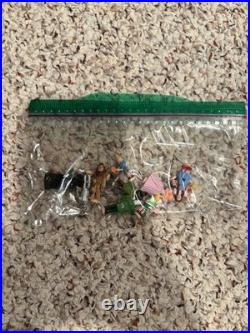 Vintage WIZARD of OZ Polly Pocket Playset Emerald City complete with mini figures