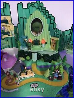 Wizard of Oz Emerald City Playset Lights Work Polly Pocket + 6 Figures + Balloon